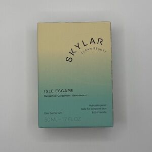 SKYLAR CLEAN BEAUTY ISLE ESCAPE